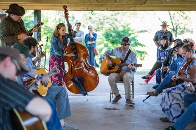 Open Bluegrass Jam hosted by Daniella Fischetti and Tim Ryan